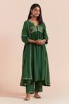 Buy_Priya Chaudhary_Green Soft Chanderi Embroidered Floral Notched Round Yoke A-line Kurta 