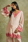 Buy_Wazir C_Peach Crepe Embroidered Kashmiri Aari V-neck Gul Kurta With Pant 