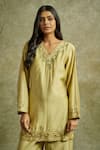 Wazir C_Green Muslin Embroidery Kashmiri Tilla V-neck Gul Kurta With Pant _at_Aza_Fashions