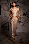 Buy_Echke_Gold 100% Metallic Pointed Collar Crop Jacket And Pant Set 