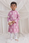 Buy_Chotibuti_Pink Mul Chanderi Embroidered Thread Floral Kurta With Pyjama _at_Aza_Fashions