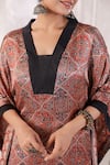 Buy_Geroo Jaipur_Maroon Silk Handblock Floral Jaali V-neck Print Kaftan With Pant _Online_at_Aza_Fashions