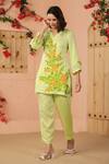 Buy_Geroo Jaipur_Green Jacquard Handpainted Floral V-neck Botanical Beauty Kurta With Pant _at_Aza_Fashions