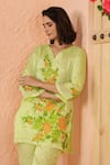 Geroo Jaipur_Green Jacquard Handpainted Floral V-neck Botanical Beauty Kurta With Pant _Online_at_Aza_Fashions