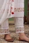 Geroo Jaipur_White Cotton Embroidered Thread Notched Floral Vine Kurta Pant Set _at_Aza_Fashions