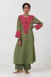 Pants and Pajamas_Green Chanderi Mul Embroidered Thread V-neck Geometric Patch Work Kurta Pant Set _at_Aza_Fashions