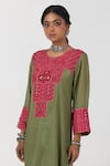 Buy_Pants and Pajamas_Green Chanderi Mul Embroidered Thread V-neck Geometric Patch Work Kurta Pant Set 