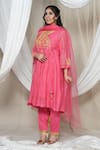 Jyoti Bansal_Pink Kurta Pure Mul Chanderi Embroidered Sequin V-neck Thread Salwar Set _Online_at_Aza_Fashions