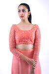 Pooja Kankariya_Peach Chiffon, Tulle Embroidery Round Neck Scallop Border Saree Set _at_Aza_Fashions