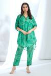 Buy_Basil Leaf_Green Chinon Chiffon Printed Scenaric V-neck Kurta With Pant _at_Aza_Fashions