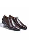 Buy_Wednesday Lifestyle_Maroon Textured Oscar Leather Oxford Shoes _at_Aza_Fashions