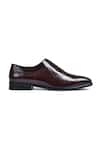 Wednesday Lifestyle_Maroon Textured Oscar Leather Oxford Shoes _Online_at_Aza_Fashions