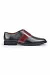 Wednesday Lifestyle_Maroon John Solid Oxford Shoes _Online_at_Aza_Fashions