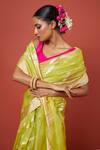 VISHWA BY PINKI SINHA_Green Kora Silk Handwoven Floral Stripe Pattern Saree With Running Blouse _Online_at_Aza_Fashions