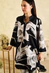 Buy_Rainas_Black Linen Printed Lily Mandarin Collar Flower Tunic Pant Set 