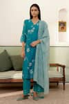 Buy_Vaayu_Blue Muslin Cotton Embroidered Floral Applique V Neck Kurta Pant Set _at_Aza_Fashions