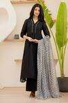 Buy_SUTI KAPDA_Black Chiffon Crepe Printed Dupatta Geometric V Neck A-line Kurta And Pant Set _at_Aza_Fashions