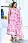 SUTI KAPDA_Pink Chanderi Hand Embroidered Flower Leaf Neck Pattern Anarkali Pant Set _Online_at_Aza_Fashions