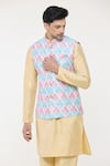 Arihant Rai Sinha_Cream Silk Woven Jaal Chevron Pattern Nehru Jacket _at_Aza_Fashions