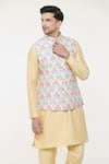 Arihant Rai Sinha_Cream Silk Woven Jaal Geometric Pattern Nehru Jacket _at_Aza_Fashions