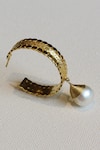 Buy_Heena Mittal_Gold Plated Textured Suni Pearl Drop Hoops _Online