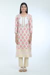 Samyukta Singhania_Cream Banarasi Chanderi Silk Floral Round Pattern Kurta With Pant _Online_at_Aza_Fashions