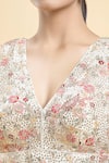 Samyukta Singhania_Cream Georgette Embroidered Thread Plunge-v Floral Saree Blouse _at_Aza_Fashions