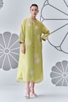 Buy_Nachiket Barve_Green Kurta Chanderi Silk Embroidery Floral Mandarin Straight Tunic _at_Aza_Fashions