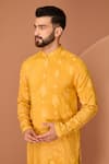 Buy_Kasbah_Yellow Silk Embroidered Thread Ethnic Motif Kurta _Online_at_Aza_Fashions