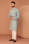 Buy_Kasbah_Green Georgette Embroidery Kashmiri Thread Straight Kurta _at_Aza_Fashions