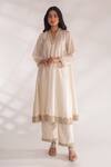 Buy_Chhaya Mehrotra_Ivory Bangalore Silk Embroidery Zardozi V Neck Dhriti Border Kurta And Pant Set _at_Aza_Fashions