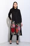 Buy_RANNA GILL_Black Crepe Blend Embroidered Floral Applique Collared Zinnia Work Tunic _at_Aza_Fashions