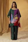 Buy_arpita sulakshana_Green Chanderi Hand Paint Butterfly Round Color Block Kaftan With Pant _at_Aza_Fashions