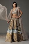 Buy_arpita sulakshana_Gold Georgette Embellished Floral Applique Cape Scallop Bordered Lehenga Set 