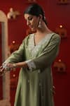 Buy_arpita sulakshana_Green Chanderi Silk Embroidery Dori V Neck Neckline Kurta Set 