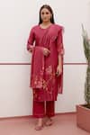 Buy_Vaayu_Red Cotton, Muslin Embroidery Round Neck Floral Applique Kurta Set _at_Aza_Fashions