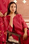 Shop_Vaayu_Red Cotton Muslin Embroidery Thread Applique Floral Bloom Kurta And Pant Set 