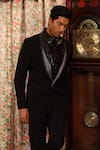 Buy_DESIGN O STITCH_Black Suiting Hand Embroidered Beads Tuxedo Jacket With Pant 