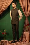 Buy_DESIGN O STITCH_Green Suiting Solid Bundi With Pant 