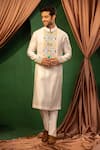 Buy_DESIGN O STITCH_White Linen Embroidered Mirror Kurta With Pant _at_Aza_Fashions