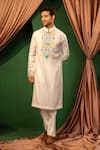 DESIGN O STITCH_White Linen Embroidered Mirror Kurta With Pant _at_Aza_Fashions