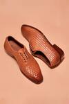 Dmodot_Brown Alto Tesso Weave Pattern Oxfords _Online_at_Aza_Fashions