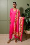 Buy_PRACHI KAMAT_Pink Linen Satin Print Padma V Neck Embroidered Back Kurta Pant Set _at_Aza_Fashions