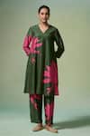 Buy_Dressfolk_Green Chanderi Embroidery V-neck Floral Print Kurta Set _at_Aza_Fashions