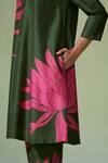 Dressfolk_Green Chanderi Embroidery V-neck Floral Print Kurta Set _at_Aza_Fashions