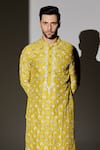 Buy_Chatenya Mittal_Yellow Silk Blend Embroidery Mirror Padma Kurta _Online_at_Aza_Fashions