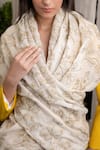 Buy_MAULI CASHMERE_Ivory Thread Glitz Cherry Blossom Embroidered Stole _Online_at_Aza_Fashions