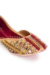 Buy_5Elements_Maroon Sequin Nityanta Ghungroo Embellished Juttis 