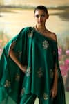 Buy_Shikha Mehta_Green Silk Chanderi Embroidered Thread Kaftan One Kaeh Asymmetric With Pant _Online_at_Aza_Fashions