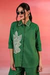 Buy_Kameez_Green Poplin Embroidery Thread Collar Floral Placement Shirt And Pant Set _Online_at_Aza_Fashions